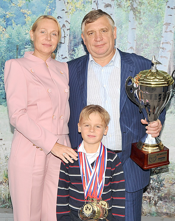 Аверин В.С с женой и сыном. Третье место в клубном зачёте 2007 года.